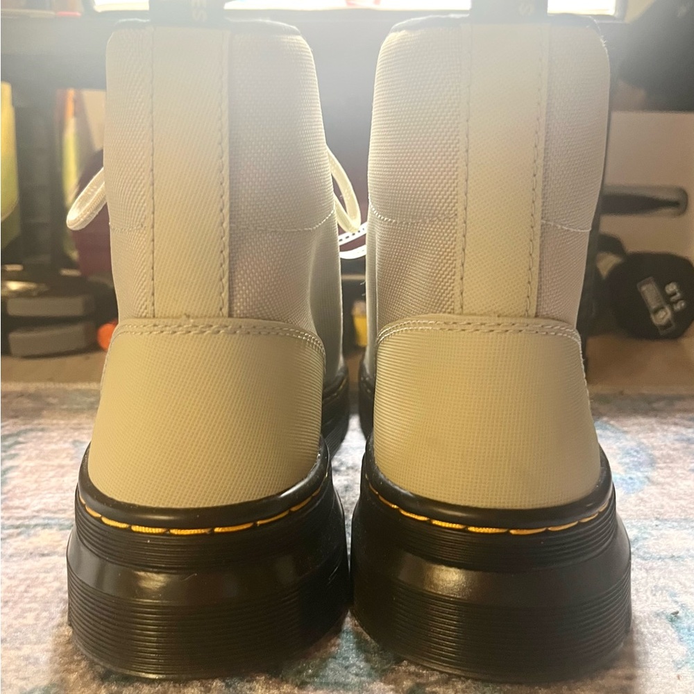 Dr Martens Women’s Cream Combat Boots Size 8 - Picture 9 of 9